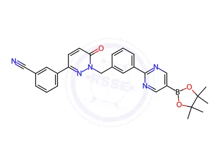 Chemical structure of 3-(6-oxo-1-(3-(5-(4,4,5,5-tetramethyl-1,3,2-dioxaborolan-2-yl)pyrimidin-2-yl)benzyl)-1,6-dihydropyridazin-3-yl)benzonitrile