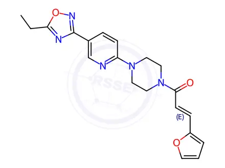 Chemical structure of (E)-1-(4-(5-(5-Ethyl-1,2,4-oxadiazol-3-yl)pyridin-2-yl)piperazin-1-yl)-3-(furan-2-yl)prop-2-en-1-one