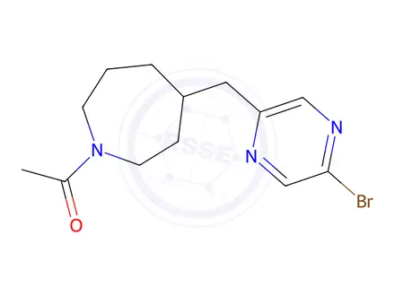 Chemical structure of 1-(4-((5-Bromopyrazin-2-yl)methyl)azepan-1-yl)ethan-1-one