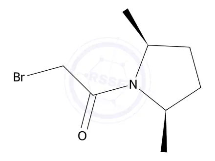 Chemical structure of 2-Bromo-1-((2R,5S)-2,5-dimethylpyrrolidin-1-yl)ethanone