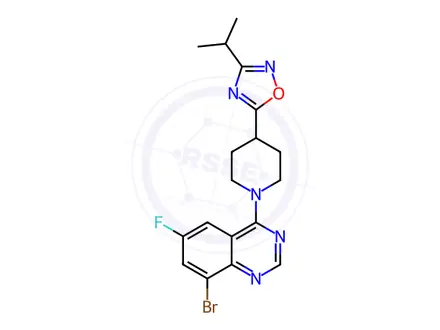 Chemical structure of 5-(1-(8-Bromo-6-fluoroquinazolin-4-yl)piperidin-4-yl)-3-isopropyl-1,2,4-oxadiazole